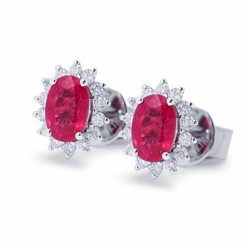 Ovális rubin fülbevaló gyémántokkal - 1,3ct